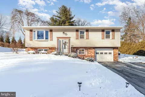 312 Fried Dr, Dauphin, PA 17018