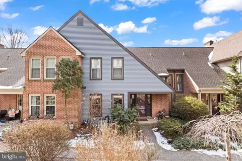 1151 Galway Ct, Hummelstown, PA 17036