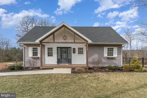 65 Grandview Rd, Hummelstown, PA 17036