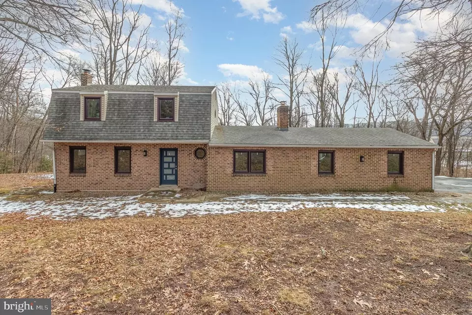 Exterior - 400 Holly Dr, Dauphin, PA 17018 photo 2 of 10