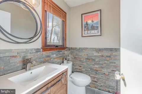 Bath - 400 Holly Dr, Dauphin, PA 17018 photo 1 of 3