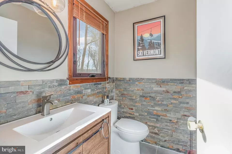 Bath - 400 Holly Dr, Dauphin, PA 17018 photo 1 of 3