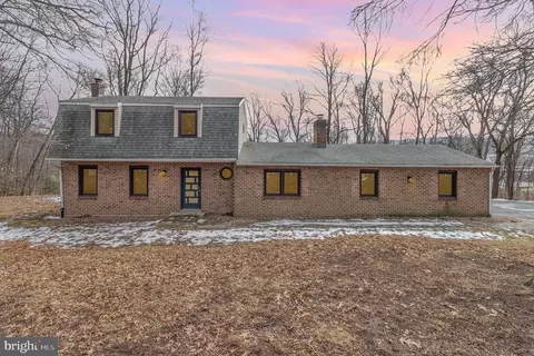 Exterior - 400 Holly Dr, Dauphin, PA 17018 photo 1 of 10