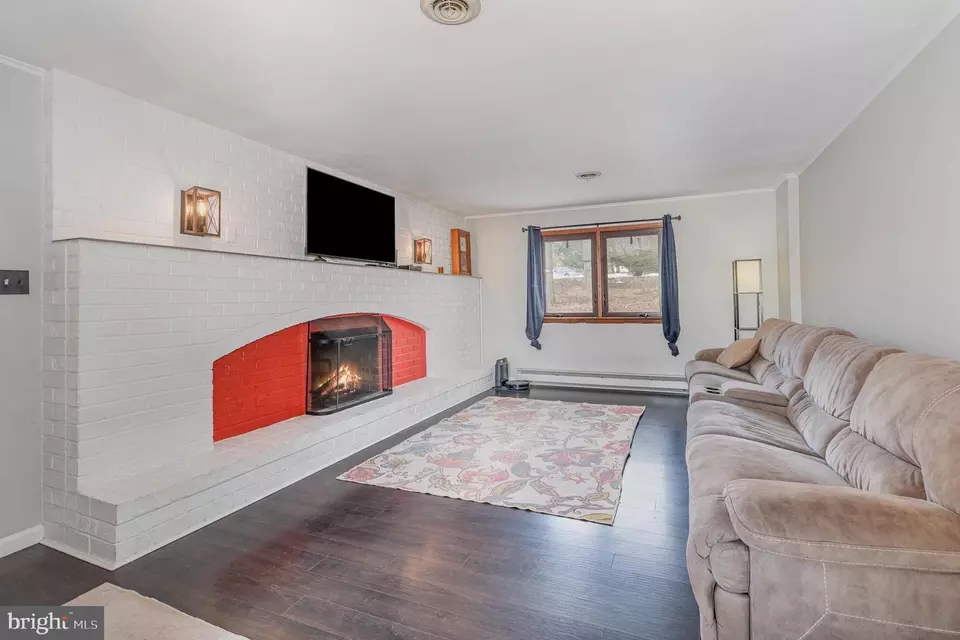 Living - 400 Holly Dr, Dauphin, PA 17018 photo 1 of 1