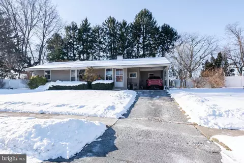 65 Runyon Rd, Hummelstown, PA 17036