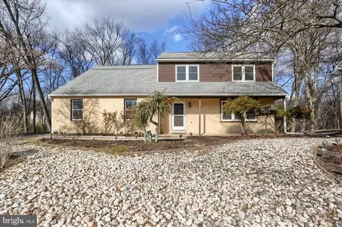 124 Woodridge Dr, Harrisburg, PA 17110