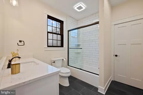 Bath - 321 Elm Ave, Hershey, PA 17033 photo 4 of 5