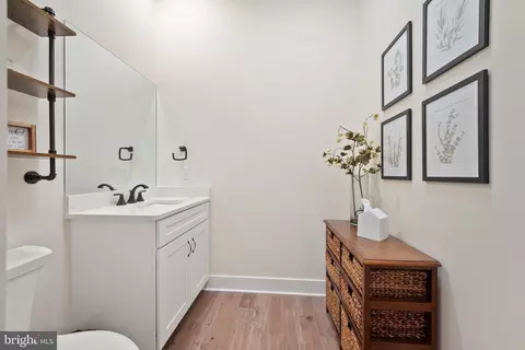 Entry Way - 321 Elm Ave, Hershey, PA 17033 photo 7 of 10