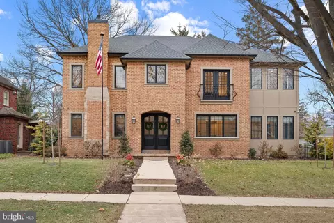 321 Elm Ave, Hershey, PA 17033