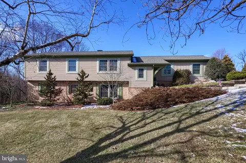 1 Mayapple Dr, Hummelstown, PA 17036