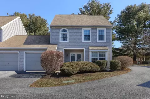 225 Crescent Dr, Hershey, PA 17033