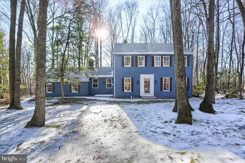 14 Woodbine Dr, Hershey, PA 17033