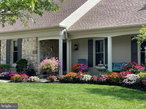 127 Somerset Dr, Hershey, PA 17033