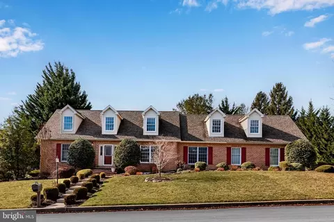 2074 Fairway Ln, Harrisburg, PA 17112