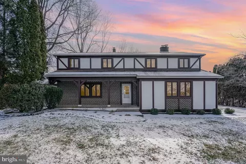 8 Mayapple Dr, Hummelstown, PA 17036
