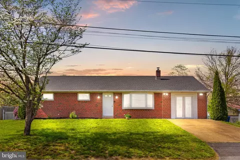 5832 Mayfair Dr, Harrisburg, PA 17112