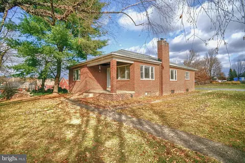 7 Crums Ln, Harrisburg, PA 17112