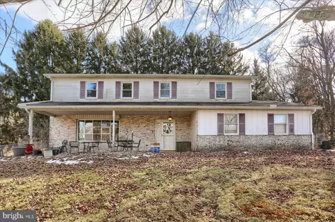 421 Denison Dr, Dauphin, PA 17018