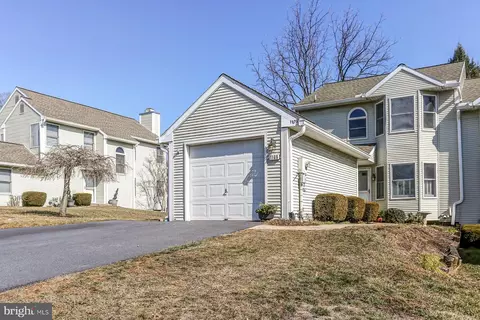 1109 Country Hill Dr, Harrisburg, PA 17111