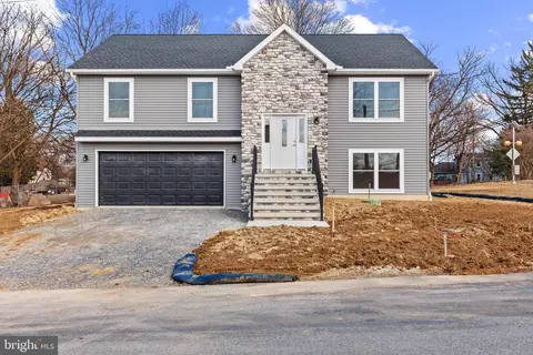 201 N Clover Ln, Harrisburg, PA 17112