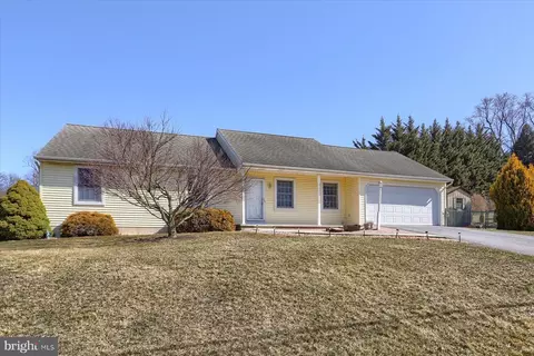 937 Debra Dr, Hummelstown, PA 17036