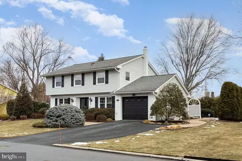 356 William Dr, Hershey, PA 17033 photo 2