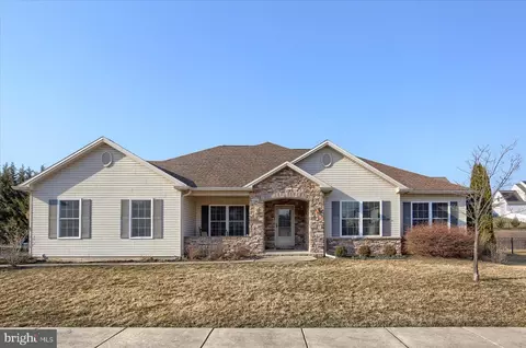 5996 Three Rivers Dr, Harrisburg, PA 17112