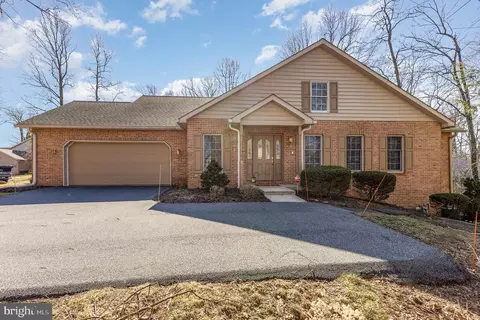 643 Heiden Ct, Hummelstown, PA 17036
