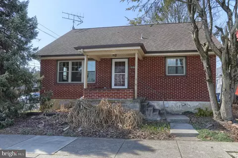 102 N Duke St, Hummelstown, PA 17036