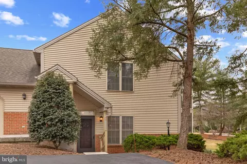 40 Glasgow Ct, Hershey, PA 17033
