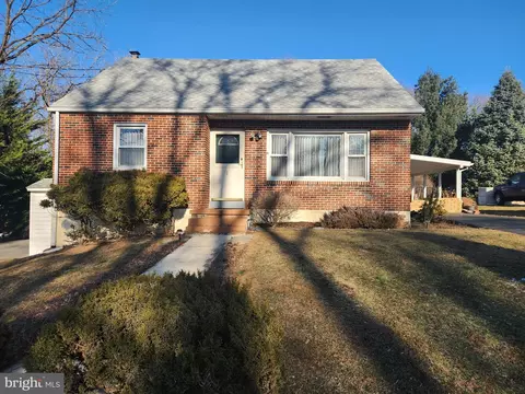 1 Hickory Rd, Hummelstown, PA 17036