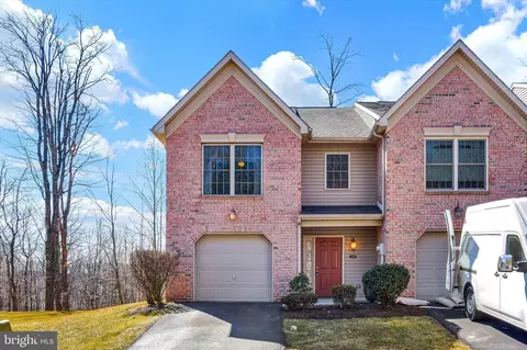 533 Pond View Ct, Harrisburg, PA 17110