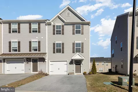 8152 Lenker Dr, Harrisburg, PA 17112