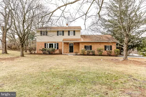 4 Chalfont Cir, Hummelstown, PA 17036