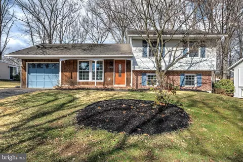 5565 Edsel St, Harrisburg, PA 17109