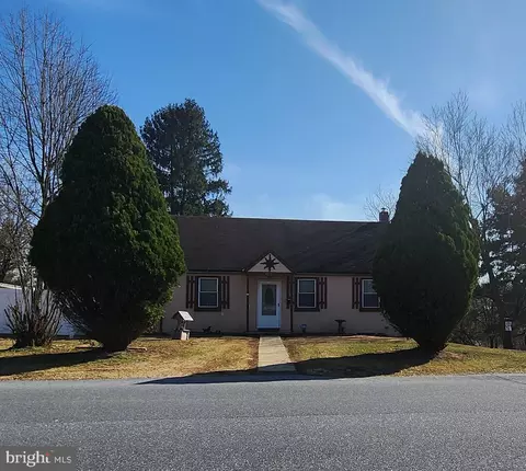 4913 Royal Ave, Harrisburg, PA 17109
