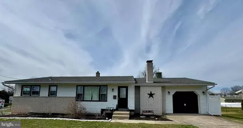 13 Nissley Dr, Middletown, PA 17057
