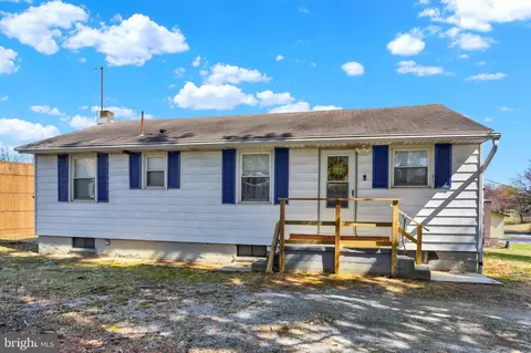 5116 Lake Dr, Harrisburg, PA 17112