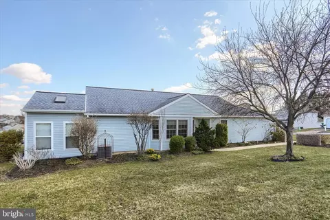 6266 S Highlands Cir, Harrisburg, PA 17111
