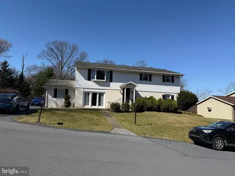 1022 Topview Dr, Harrisburg, PA 17112