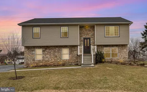 211 N East St, Hummelstown, PA 17036