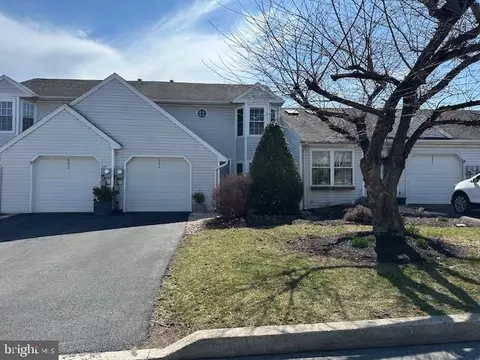 6274 Spring Knoll Dr, Harrisburg, PA 17111