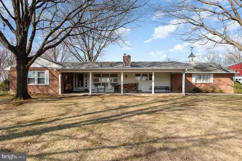 1379 Laudermilch Rd, Palmyra, PA 17078