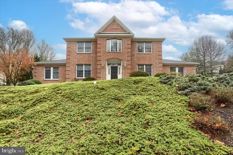 1068 Derry Woods Dr, Hummelstown, PA 17036