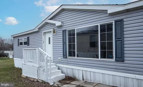 40 Dallas Dr, Grantville, PA 17028