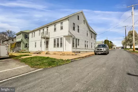 135 E Market St, Berrysburg, PA 17005
