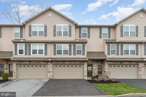 9069 Joyce Ln, Hummelstown, PA 17036