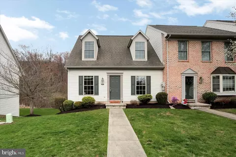 437 Waverly Woods Dr, Harrisburg, PA 17110