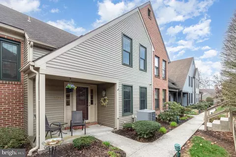 1123 Wicklow Ct, Hummelstown, PA 17036
