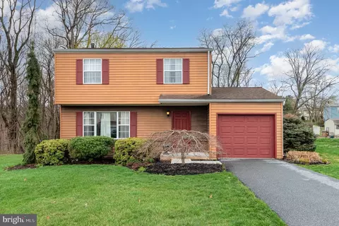 921 Lark Dr, Harrisburg, PA 17111